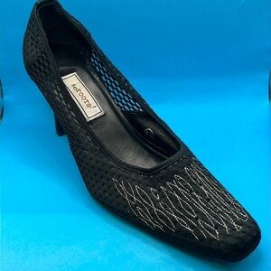 Beytoots! Women’s heels, net style, 8.5. Black silver design black mini gems
